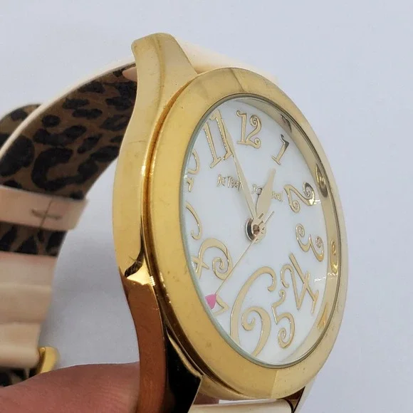 Betsey Johnson Women's Watch 40MM White Dial Gold Case Cream Bands New‎ Battery - Picture 3 of 11